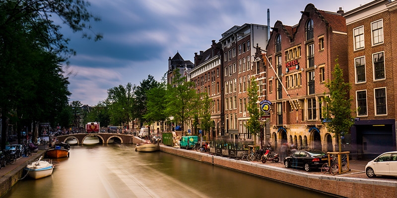 Amsterdam interdit Airbnb