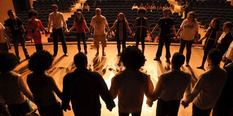 La Caixa rend l'autisme visible à travers le théâtre social