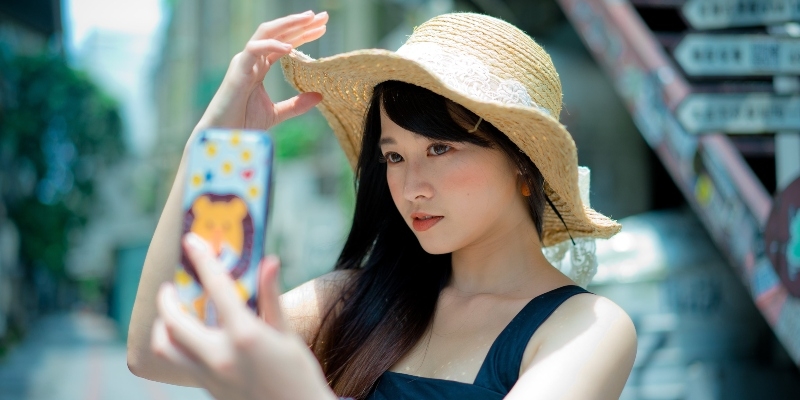 Se voir comme une personne de l'autre sexe avec FaceApp